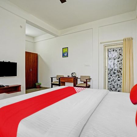 Hotel Oyo Flagship 81260 Star Lights à Munnar Extérieur photo