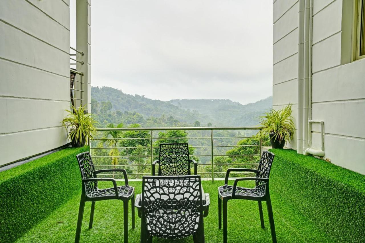 Hotel Oyo Flagship 81260 Star Lights à Munnar Extérieur photo