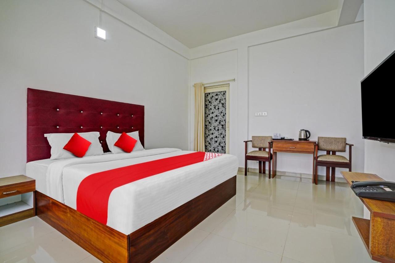 Hotel Oyo Flagship 81260 Star Lights à Munnar Extérieur photo