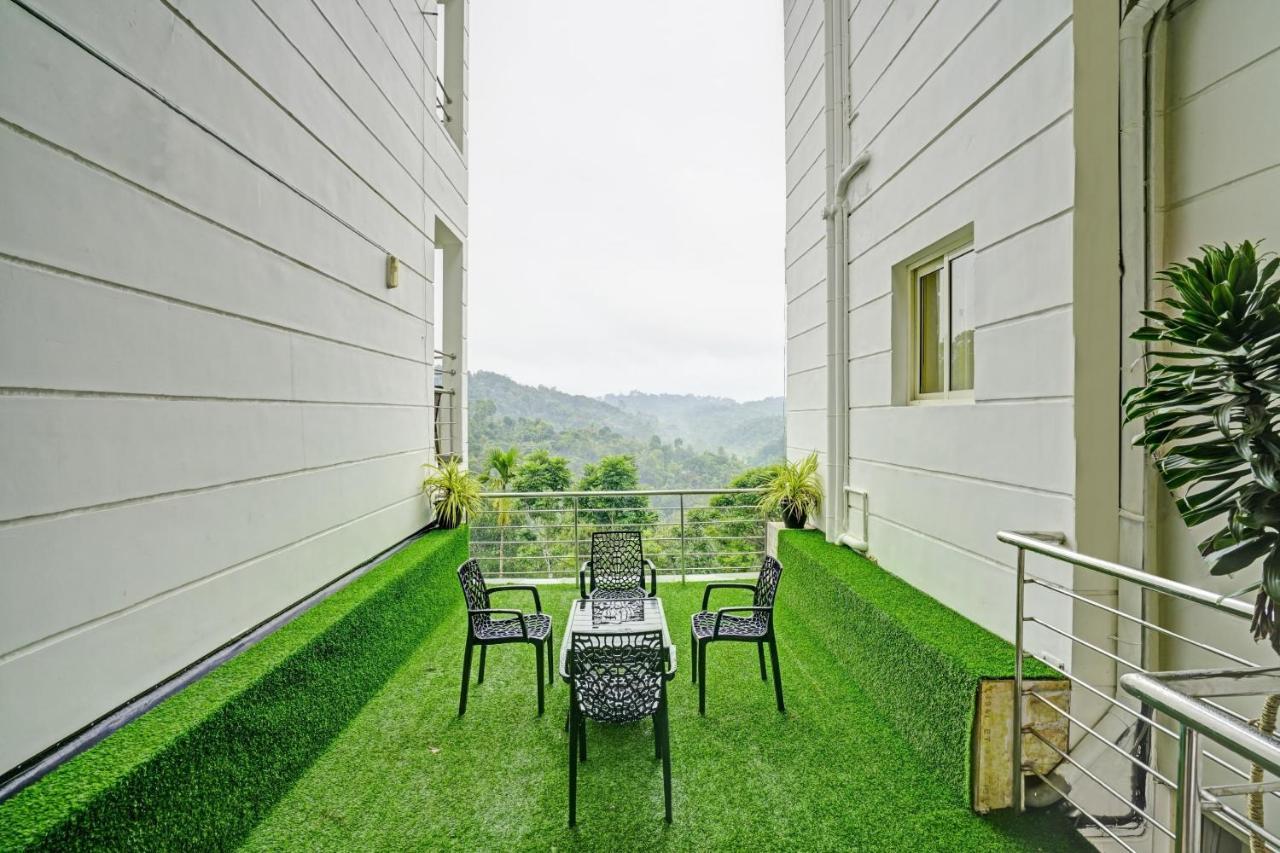 Hotel Oyo Flagship 81260 Star Lights à Munnar Extérieur photo