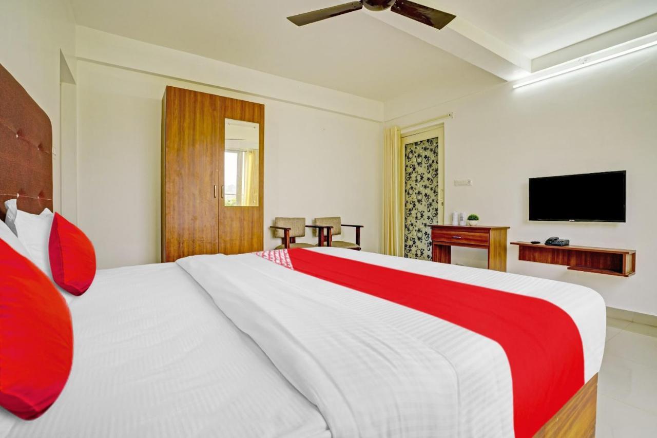 Hotel Oyo Flagship 81260 Star Lights à Munnar Extérieur photo