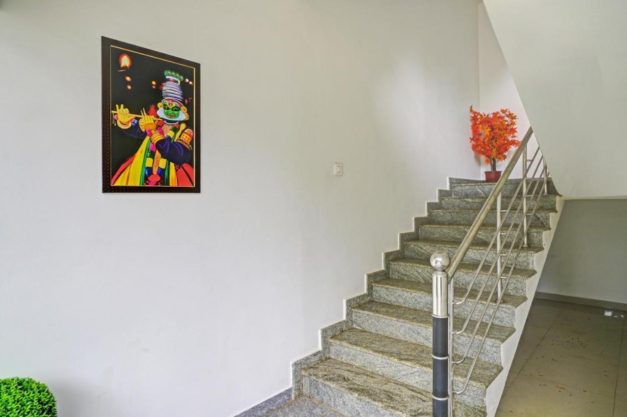 Hotel Oyo Flagship 81260 Star Lights à Munnar Extérieur photo