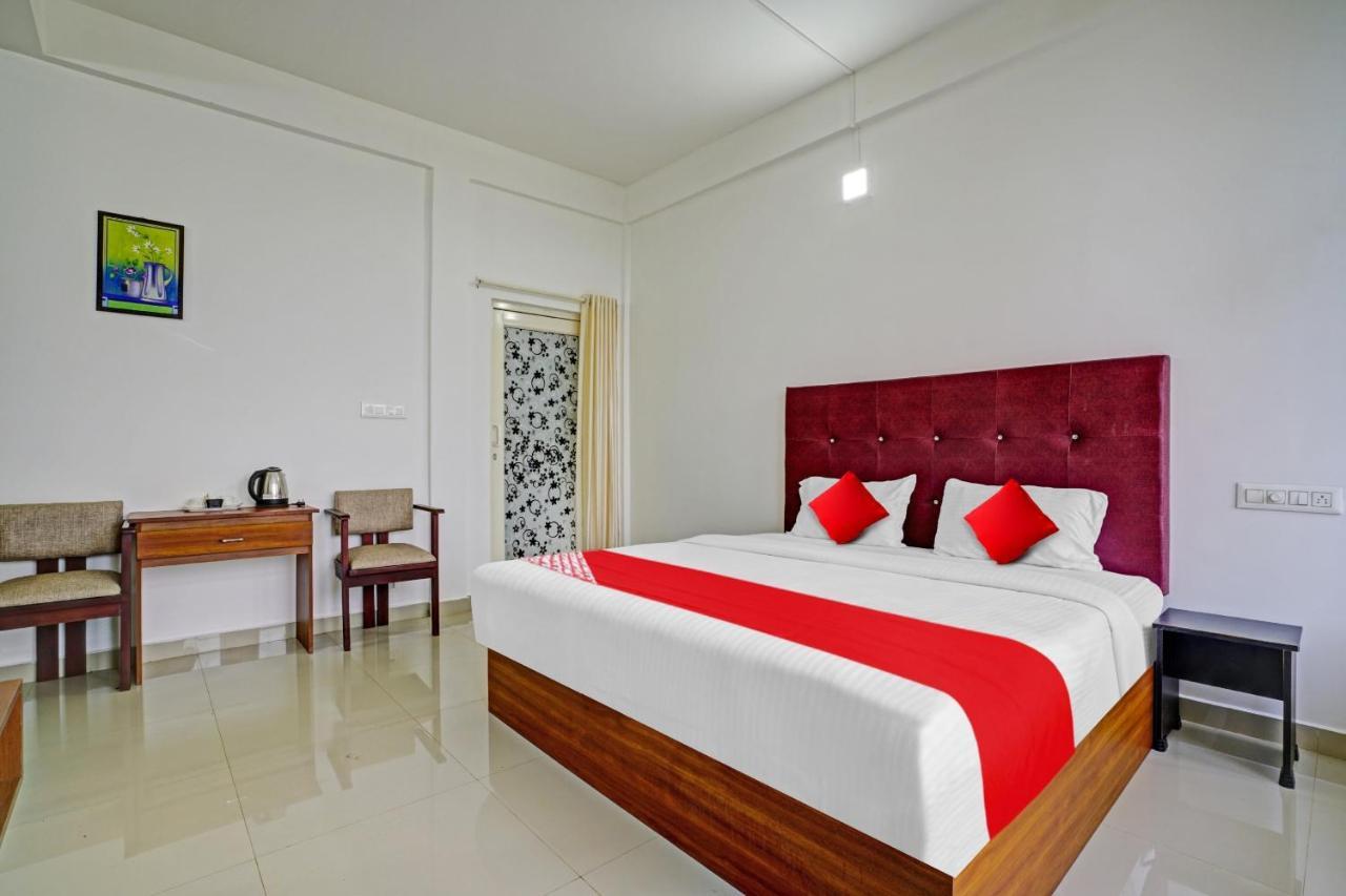 Hotel Oyo Flagship 81260 Star Lights à Munnar Extérieur photo