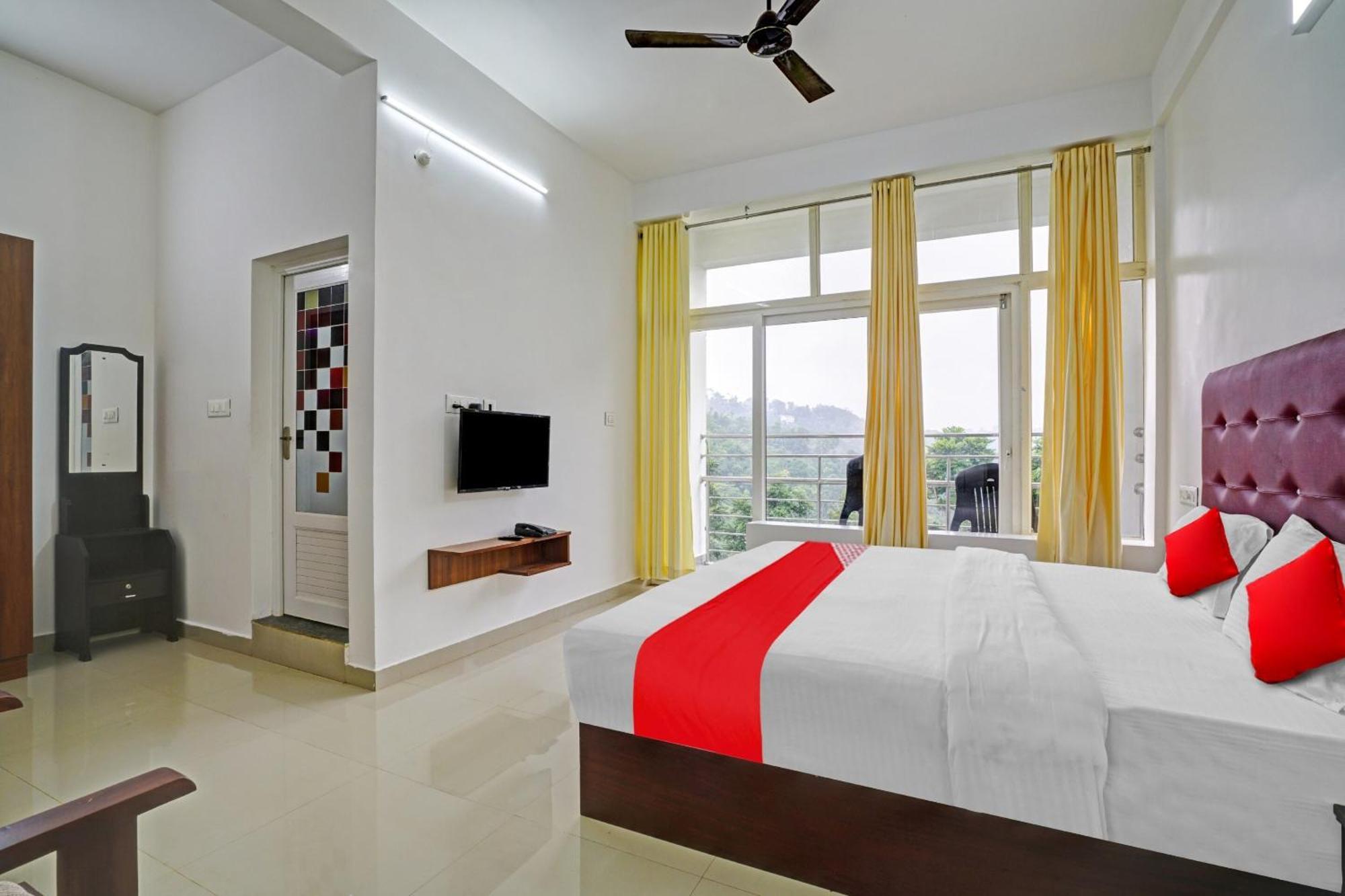 Hotel Oyo Flagship 81260 Star Lights à Munnar Extérieur photo