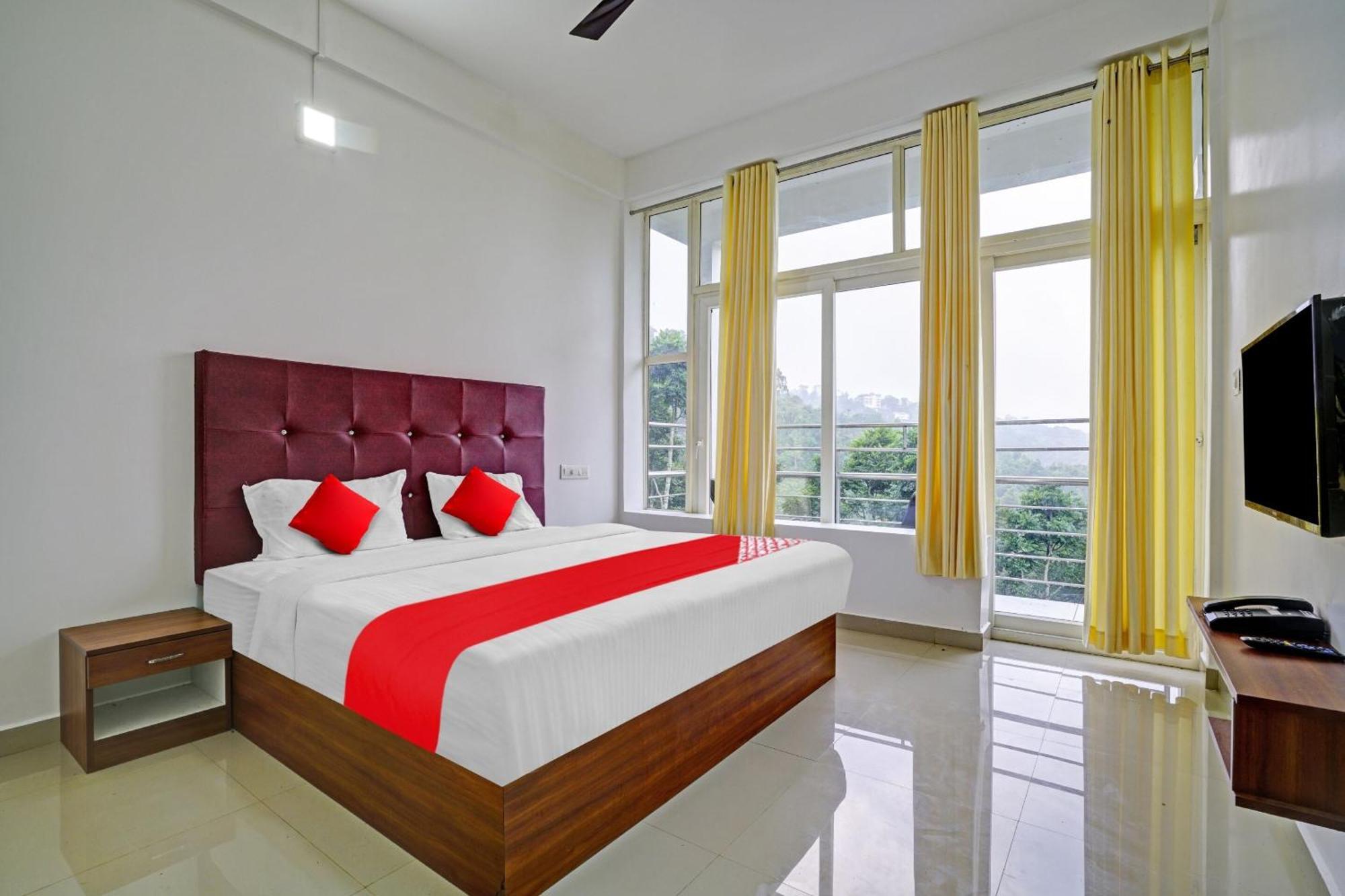 Hotel Oyo Flagship 81260 Star Lights à Munnar Extérieur photo